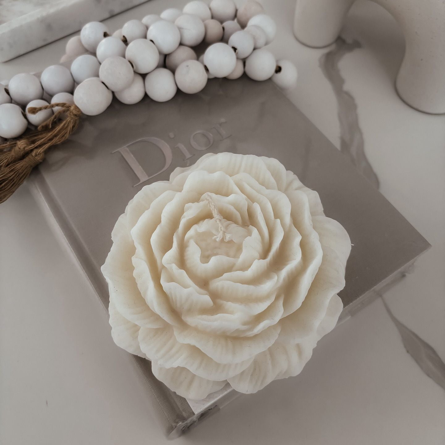CANDLE Kokusuz Şakayik Gül 7cm-Burgu Desenli 10*10-Şamdanlık Dekoratif Mum 22*2 Kırık Beyaz