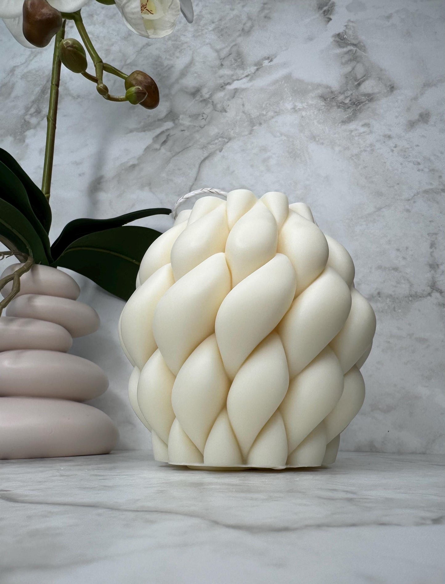 LUMIERI CANDLE El Yapımı Kokusuz Örgü Desenli Dekoratif Kalıp Mum – Kırık Beyaz -20*10