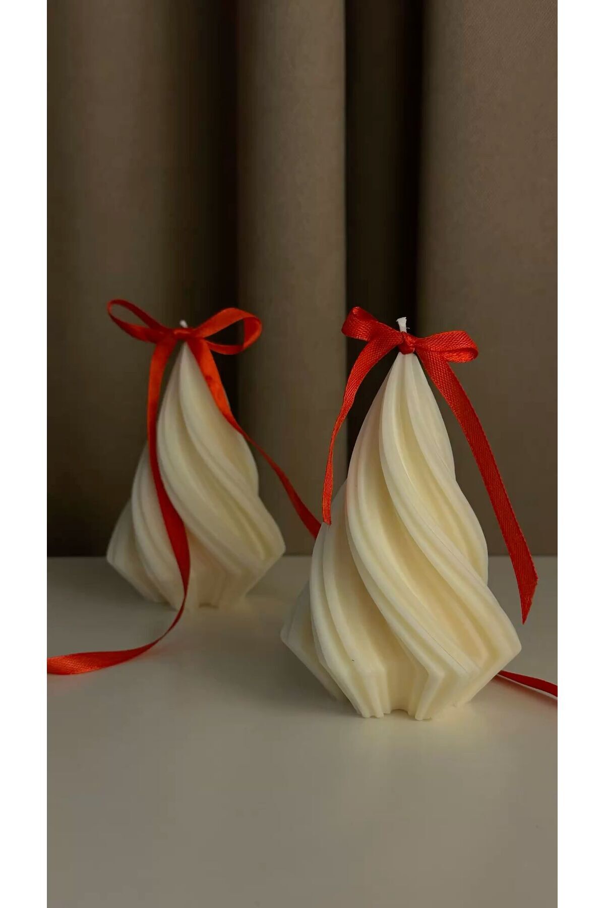 LUMIERI CANDLE El Yapımı Kokusuz Çam Ağacı Yeni Yıl Dekoratif Kalıp – Kırık Beyaz -10-12 cm