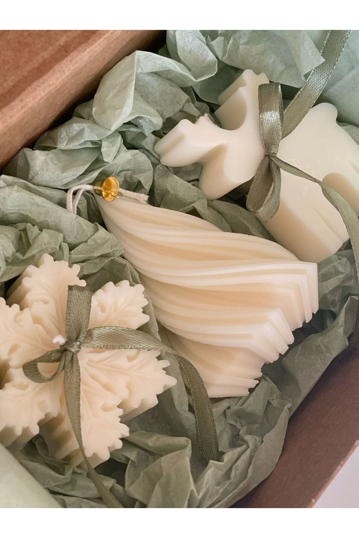 CANDLE El Yapımı Yılbaşı Kar Tanesi, Büzgülü Çam Ağacı ve Geyik Figürlü Mum Seti – 3’lü