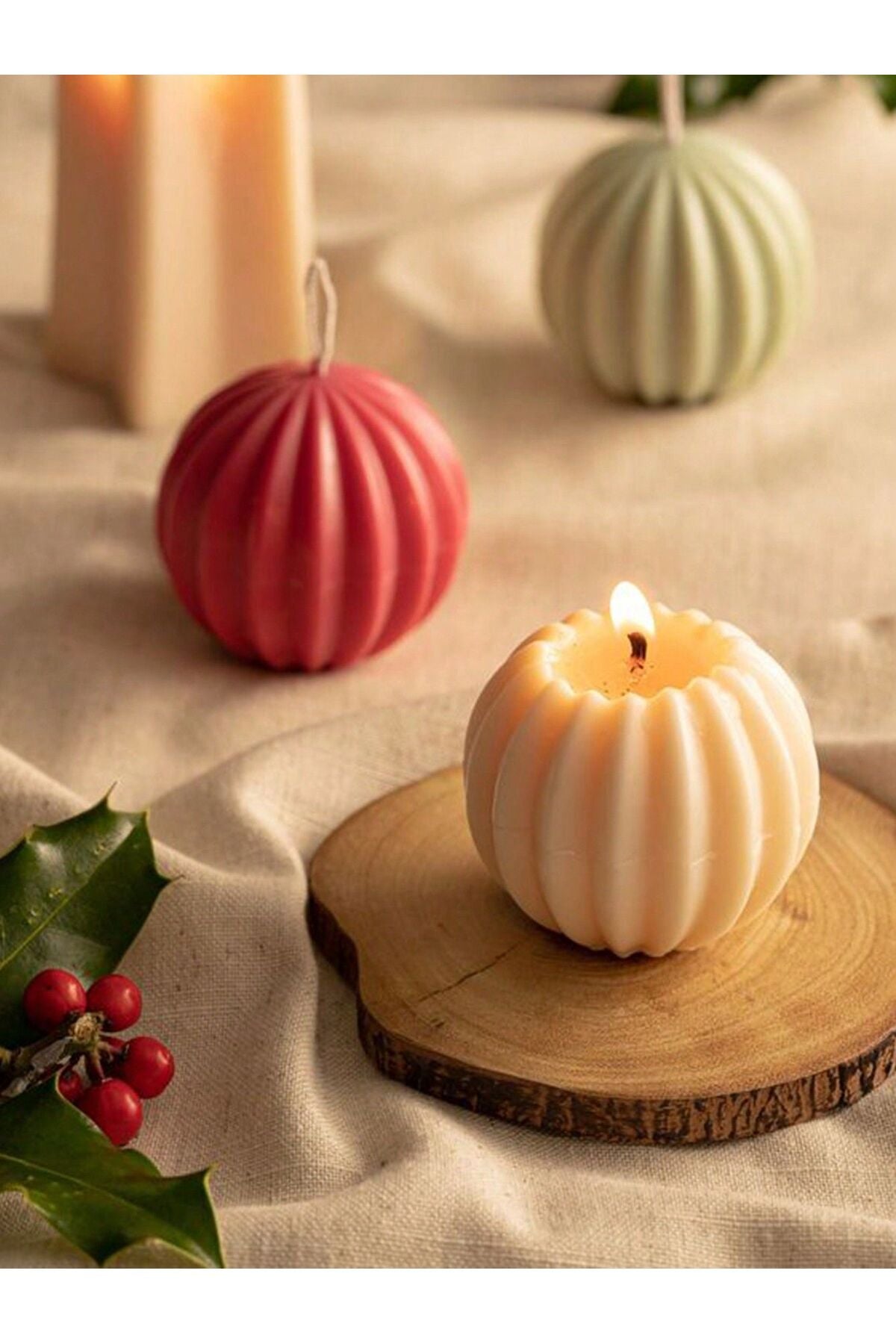 CANDLE El Yapımı Yeni Yıl Kabartma Çizgili Küre Dekoratif Mum – Beyaz 10*4