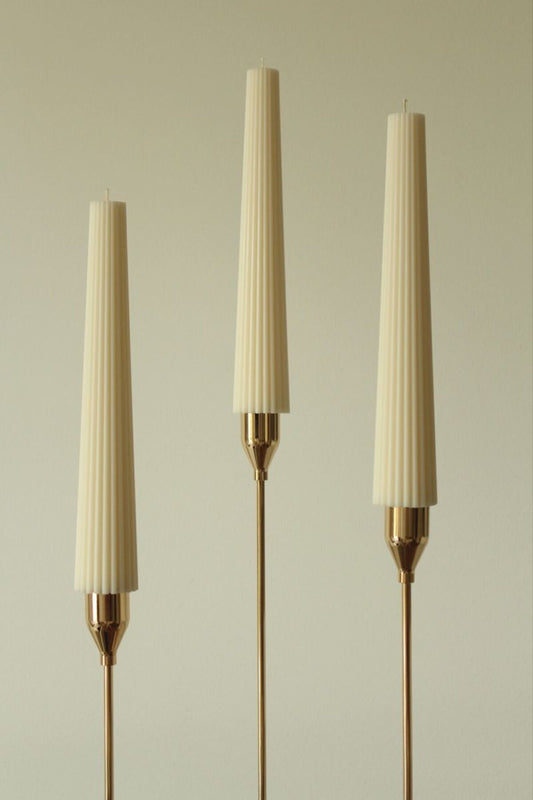 LUMIERI CANDLE El Yapımı Kokusuz Çokgen Uzun Şamdanlık Dekoratif Kalıp Mum– Kırık Beyaz -22*4