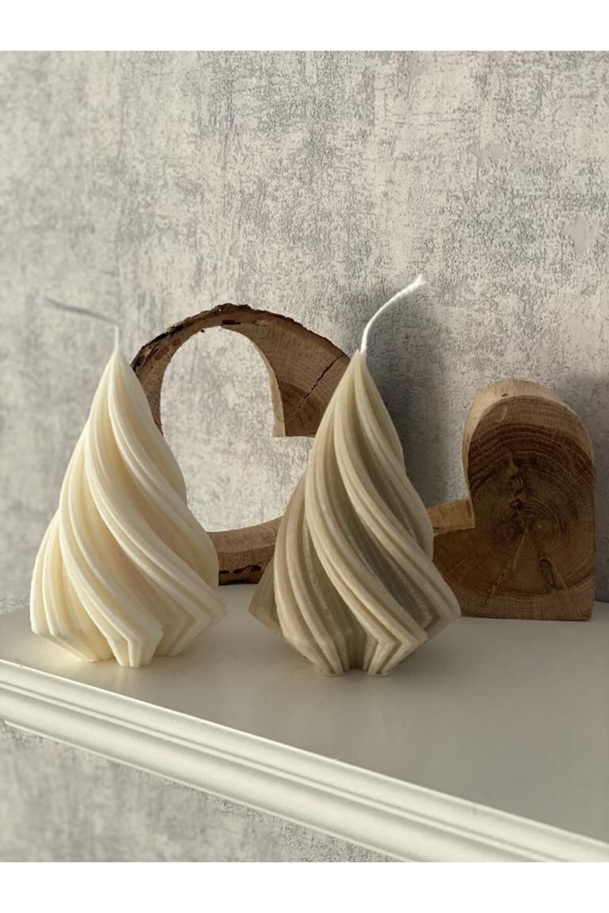 MUM LUMIERI CANDLE El Yapımı Çam Ağacı Yeni Yıl Dekoratif – Kırık Beyaz -10-12 cm-Vanilya kokulu