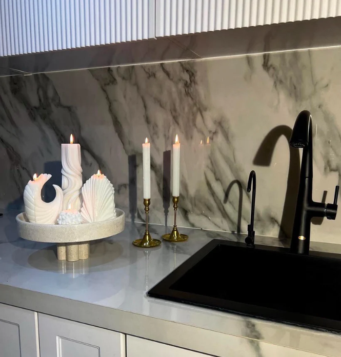 Şamdanlık Mum 2 Adet +Ay Mum 1 Adet +Dalga Mum 1 Adet +Palm Mum 1 adet +Gül 1 Adet - Toplam 6 Parça Takım