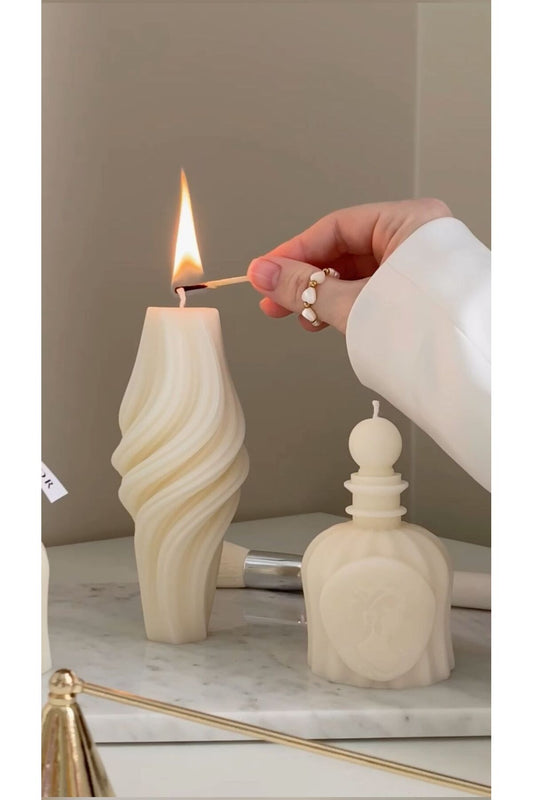 CANDLE El Yapımı Kokusuz Burgulu Vazo Dekoratif Kalıp Mum– Kırık Beyaz -20*7 cm