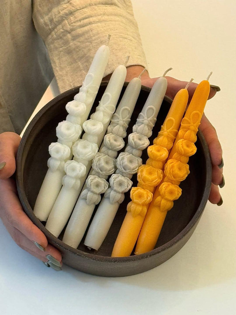 CANDLE El Yapımı Gül Desenli Dekoratif Soya Wax Mum – Kabartmalı Şamdanlık Mum Gri – 2’li 18 cm