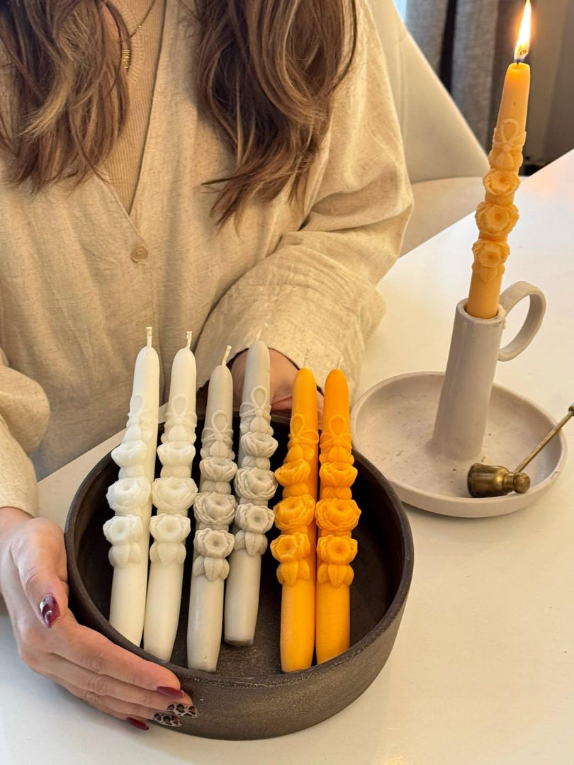 CANDLE El Yapımı Gül Desenli Dekoratif Soya Wax Mum – Kabartmalı Şamdanlık Mum Gri – 2’li 18 cm