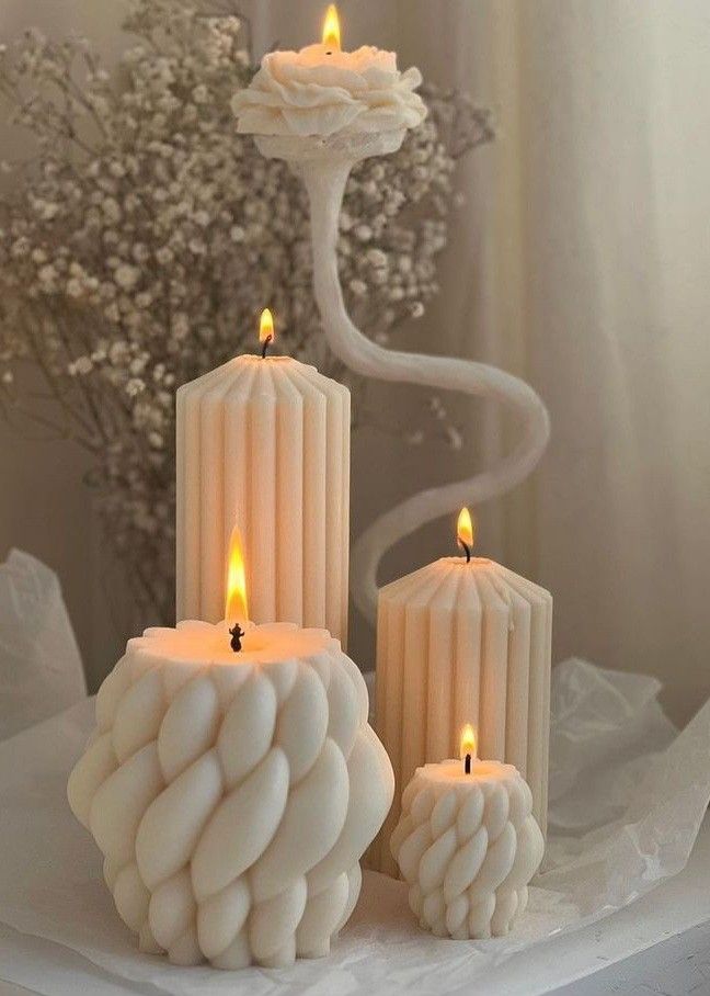 Lumieri Candle El Yapımı Kokusuz Şakayik Gül-Çokgen Dekoratif Mum - Örgü Desenli Dekoratif Mum- Kırık Beyaz 4'lü