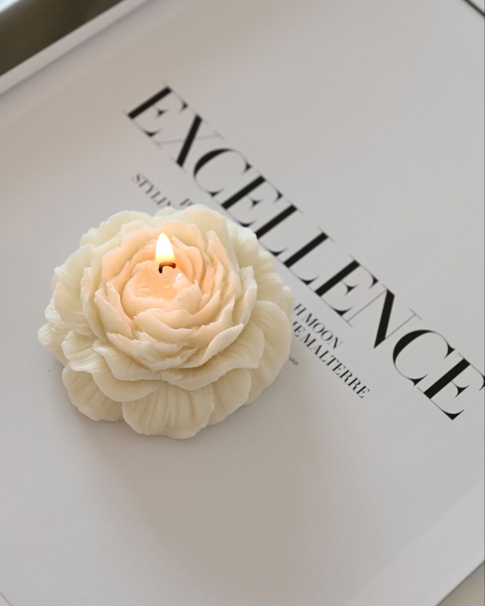 Lumieri Candle El Yapımı Kokusuz Çokgen Dekoratif Mum-Şakayık Çiçek- Şamdanlık Mum -Burgu Desen- Kırık Beyaz 6'lı