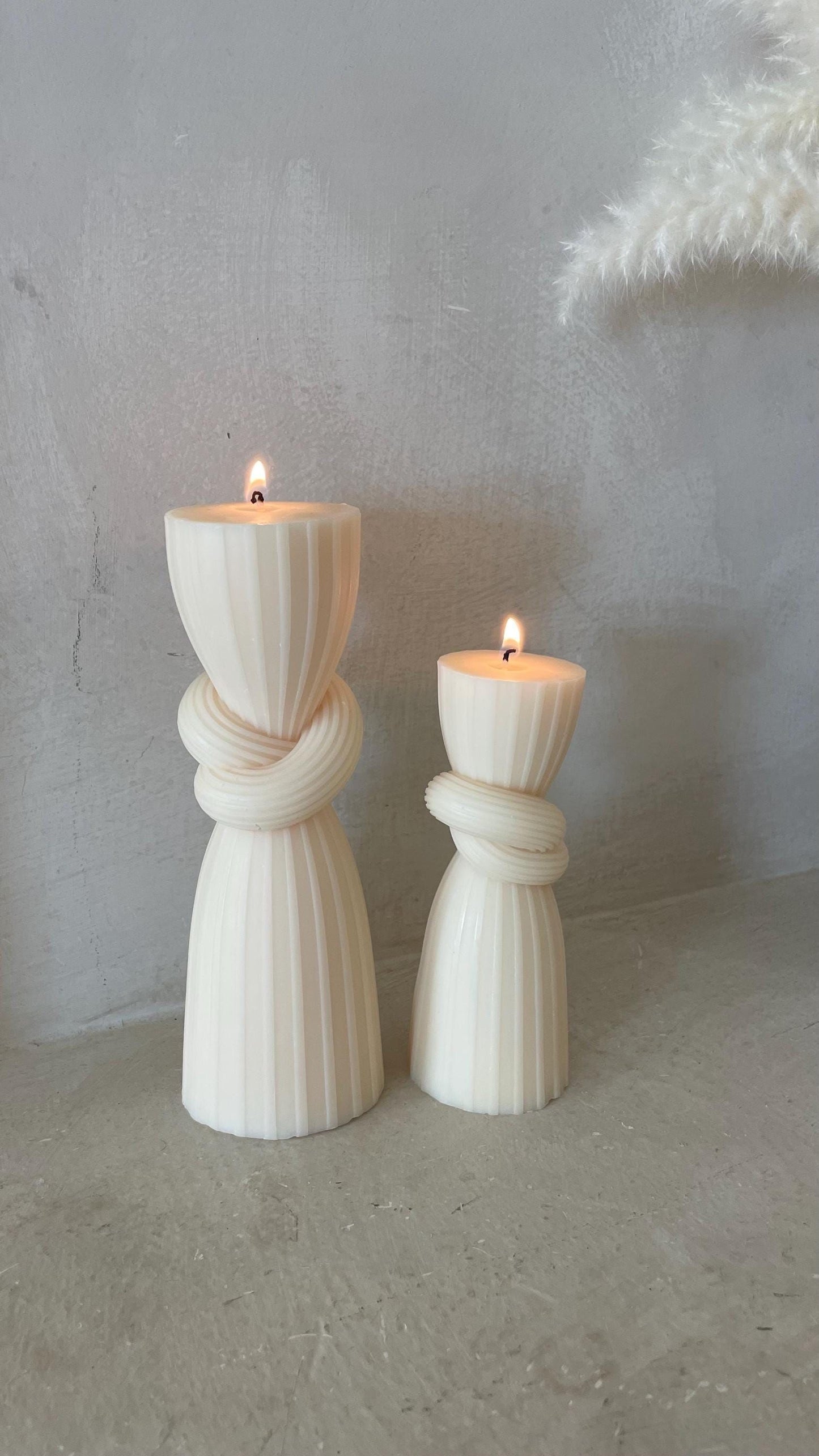 CANDLE El Yapımı Kokusuz Duyum Desenli Dekoratif Kalıp Mum– Kırık Beyaz -20*7