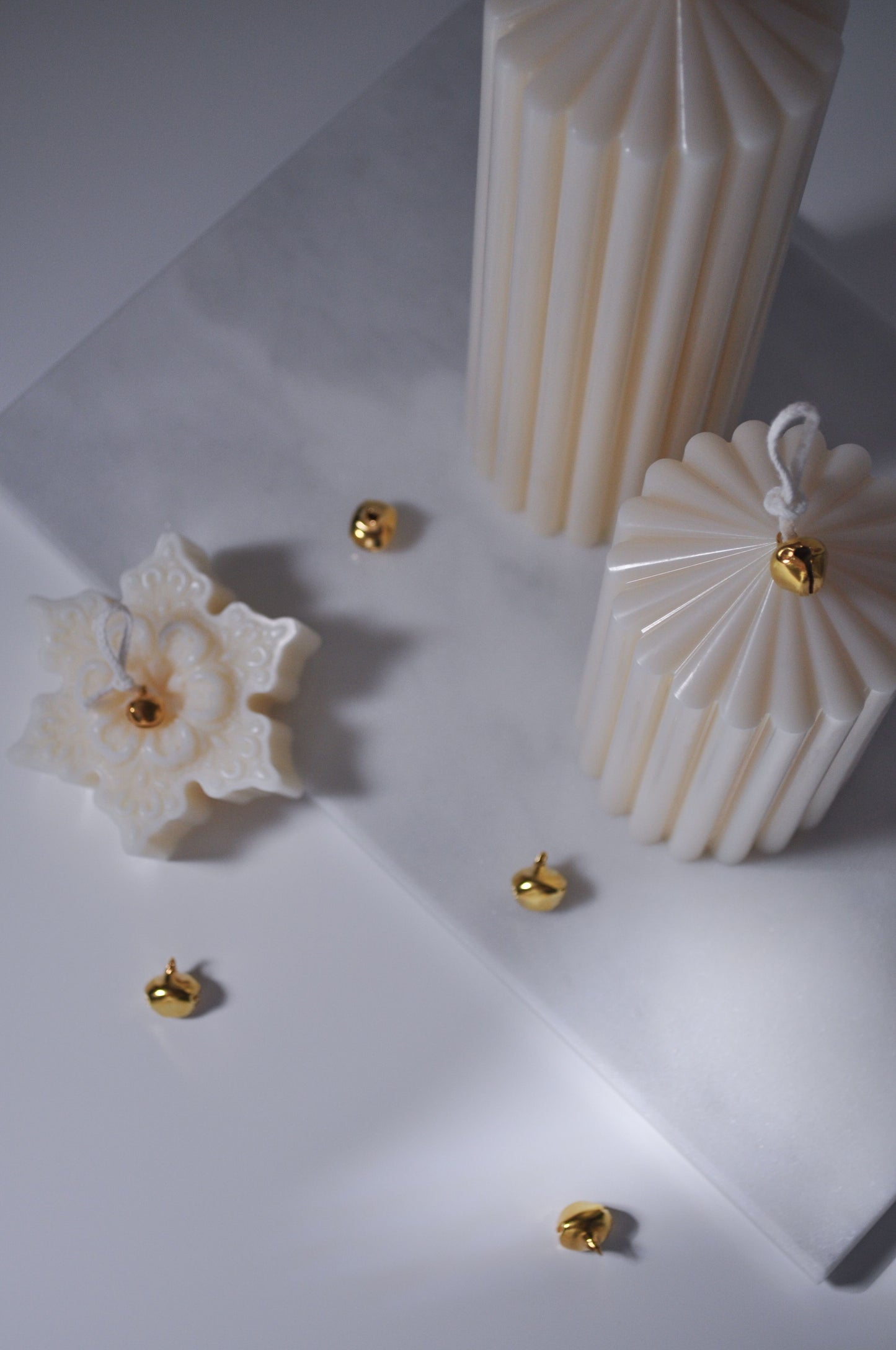 El Yapımı Kokusuz Çokgen Dekoratif Mum - Kar Tanesi  Kırık Beyaz 3'lü