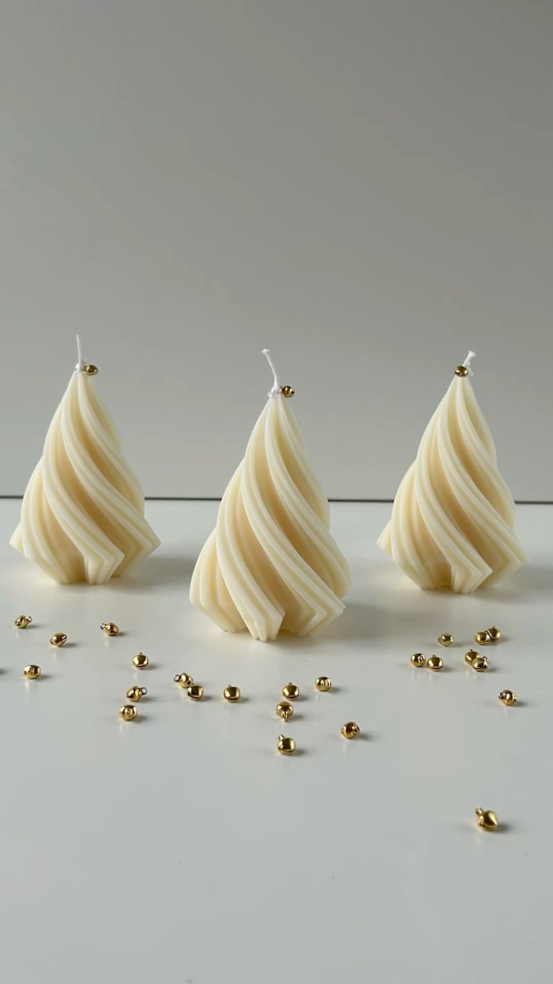 LUMIERI CANDLE El Yapımı Kokusuz Çam Ağacı Yeni Yıl Dekoratif – Kırık Beyaz -10-12 cm 3'lü