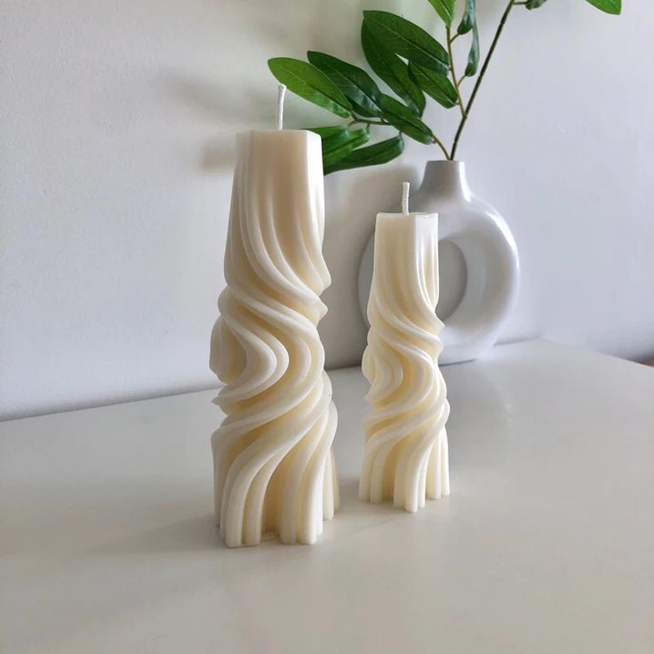 LUMIERI CANDLE El Yapımı Kokusuz Dalga Desenli Dekoratif Kalıp Mum – Beyaz -20*7