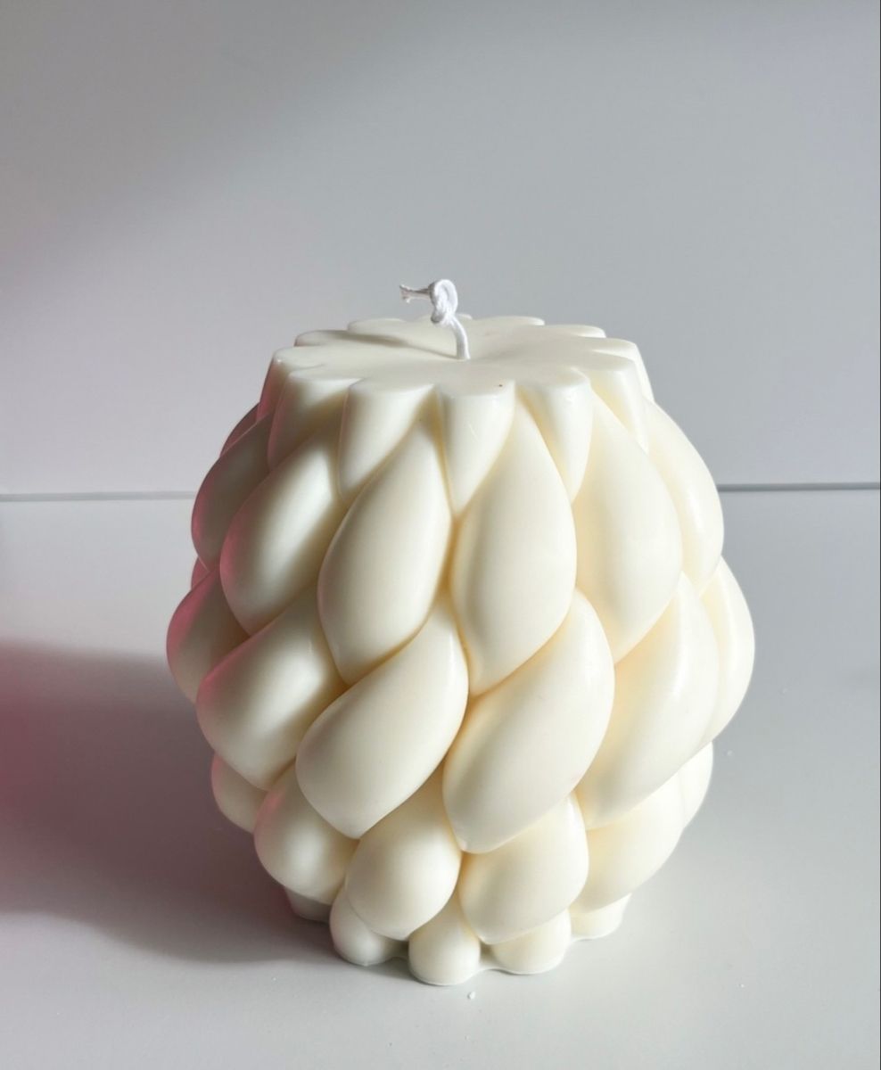 LUMIERI CANDLE El Yapımı Kokusuz Örgü Desenli Dekoratif Kalıp Mum – Kırık Beyaz -20*10